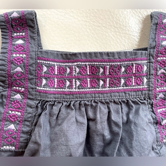5/$20💥24M OshKosh Embroidered Peasant Flared Tank Blouse, Grey Purple & White - Picture 2 of 8